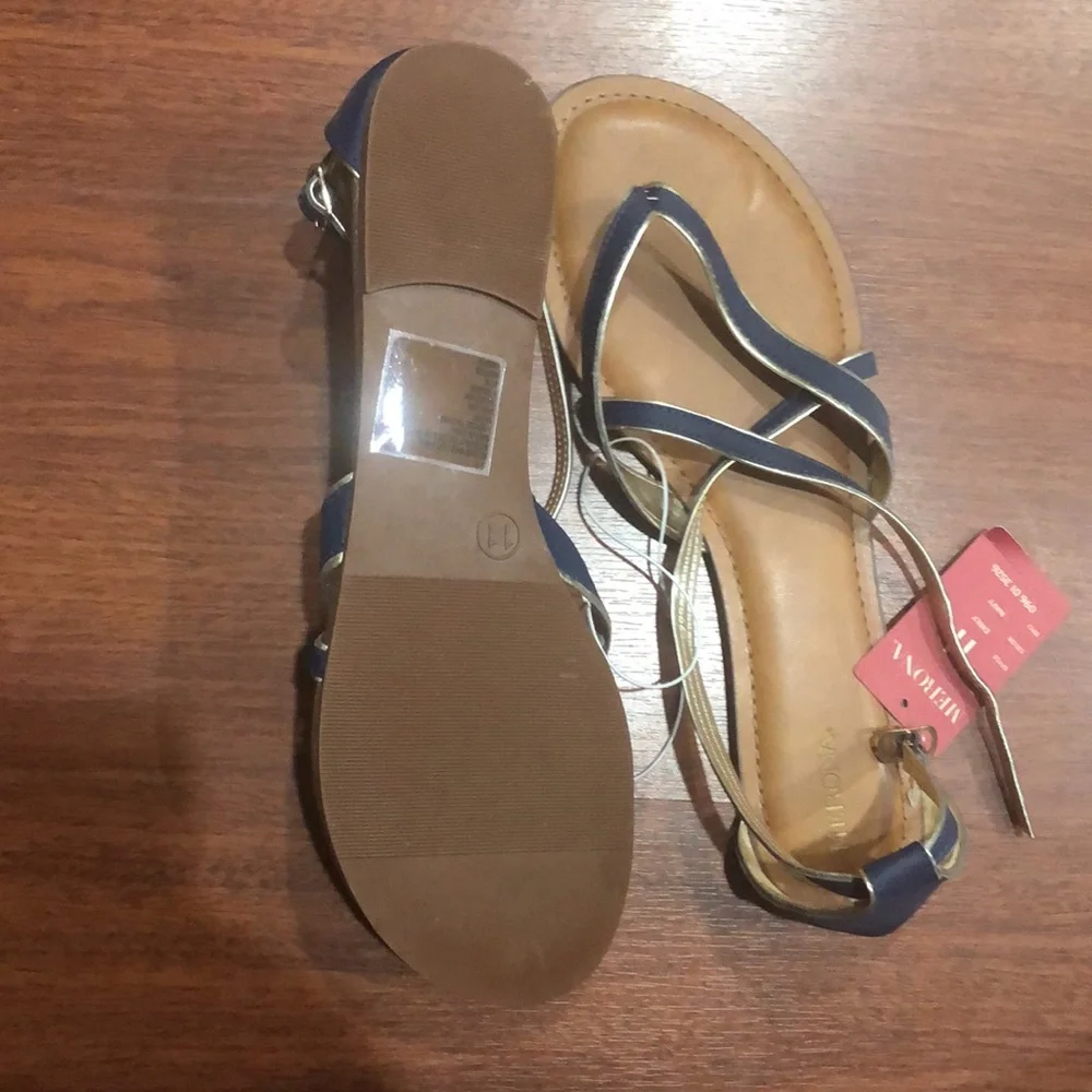 Cute thong Sandals - Picture 3 of 3